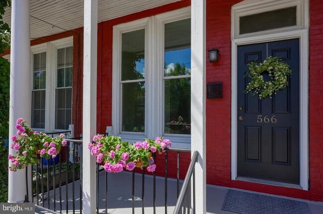 property at 566 N Plum St