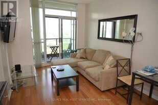 231 Fort York Blvd in Toronto, ON - Building Photo