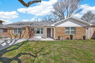 339 E Delz Dr in Houston, TX - Building Photo