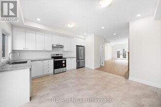 22 Marret Ln in Clarington, ON - Building Photo - Building Photo