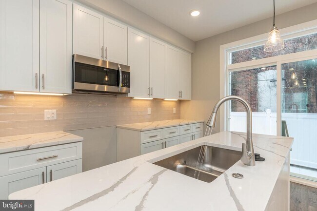 135 W Huntingdon St-Unit -A in Philadelphia, PA - Foto de edificio - Building Photo