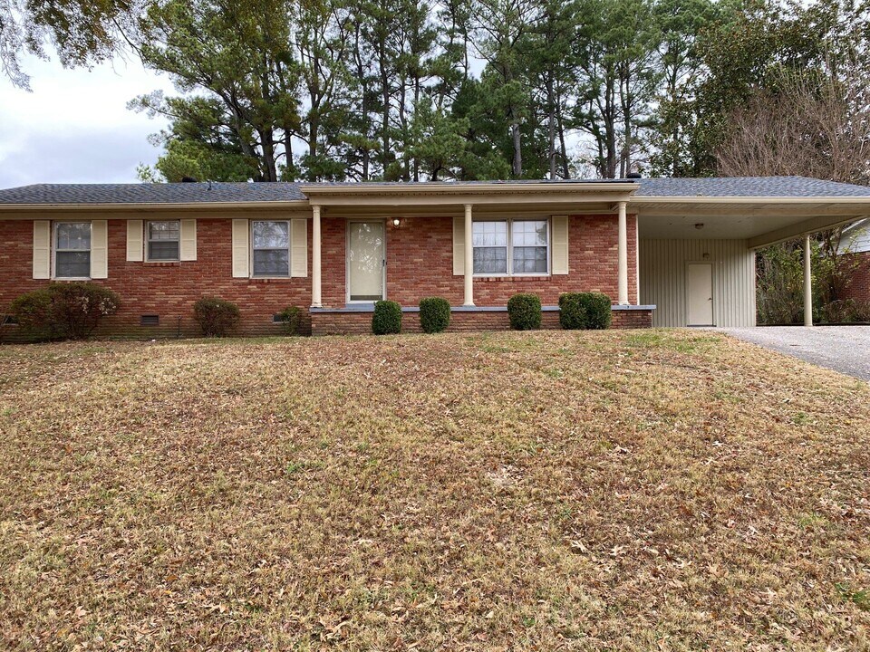 135 Ayers Dr in Jackson, TN - Building Photo