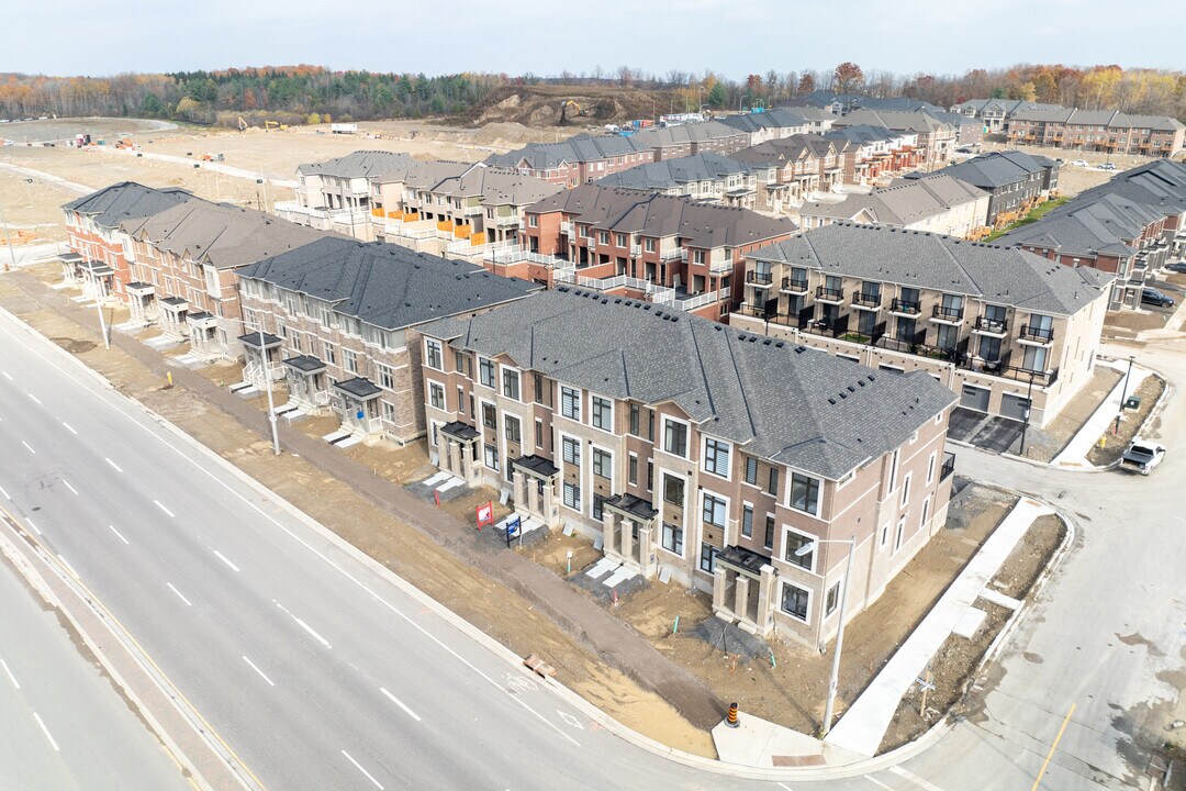 Eagle Nest Mews in Pickering, ON - Building Photo