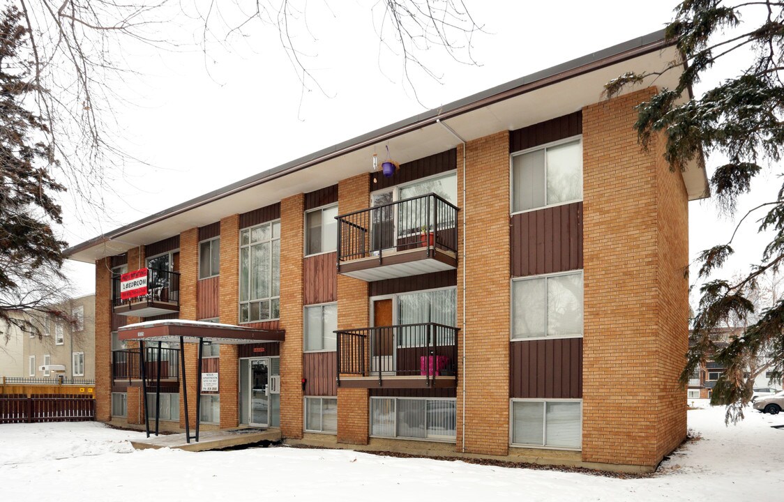 10325 114th St NW in Edmonton, AB - Building Photo