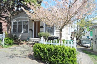 5028 9th Ave NE in Seattle, WA - Building Photo