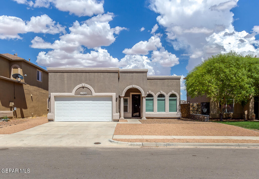 11328 Bullseye St in El Paso, TX - Building Photo