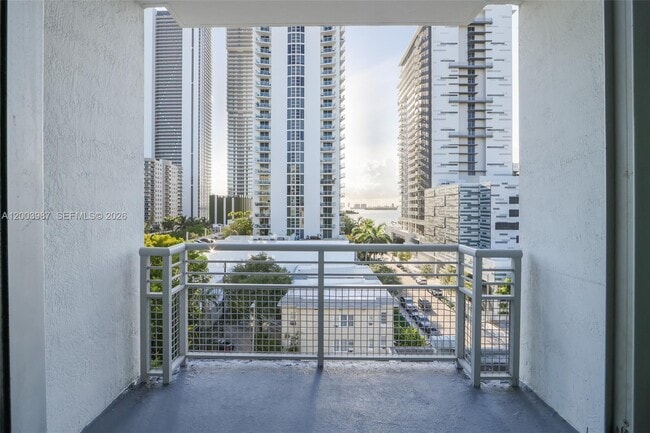 2200 NE 4th Ave in Miami, FL - Foto de edificio - Building Photo