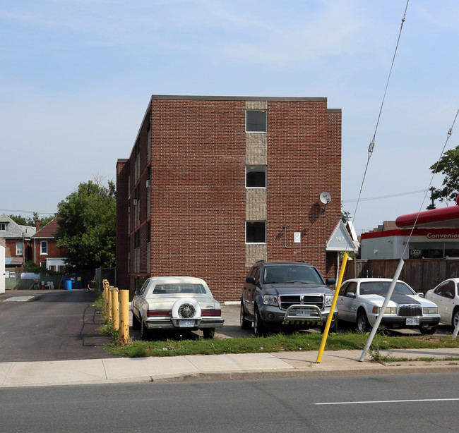 907 King St E in Hamilton, ON - Building Photo - Primary Photo