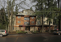 Oakridge Park Apartments in Lake Oswego, OR - Building Photo - Building Photo