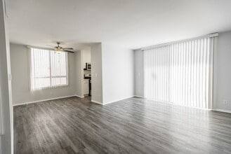 314 South Manhattan Place in Los Angeles, CA - Building Photo - Interior Photo