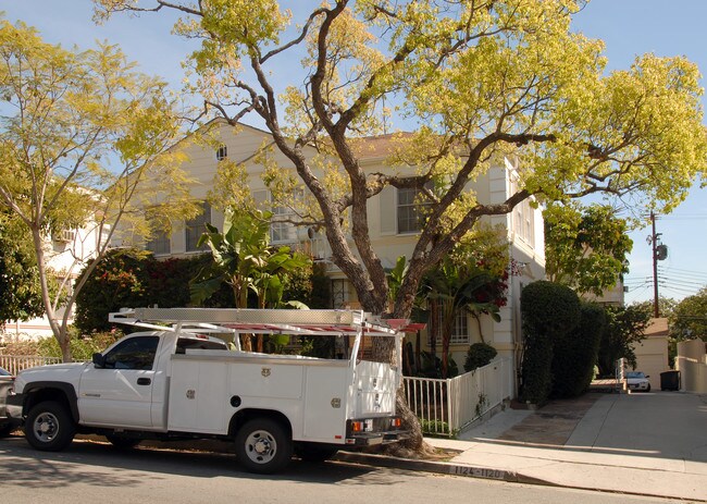 1120-1124 Hacienda Pl in West Hollywood, CA - Building Photo - Building Photo