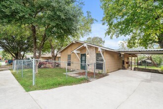 5710 Broken Lance St in San Antonio, TX - Building Photo - Building Photo