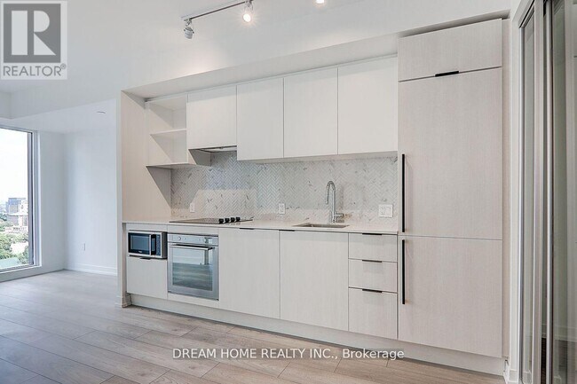 property at 82-2282 Dalhousie St