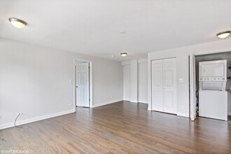 2545 W Catalpa Ave, Unit 2C in Chicago, IL - Building Photo - Building Photo