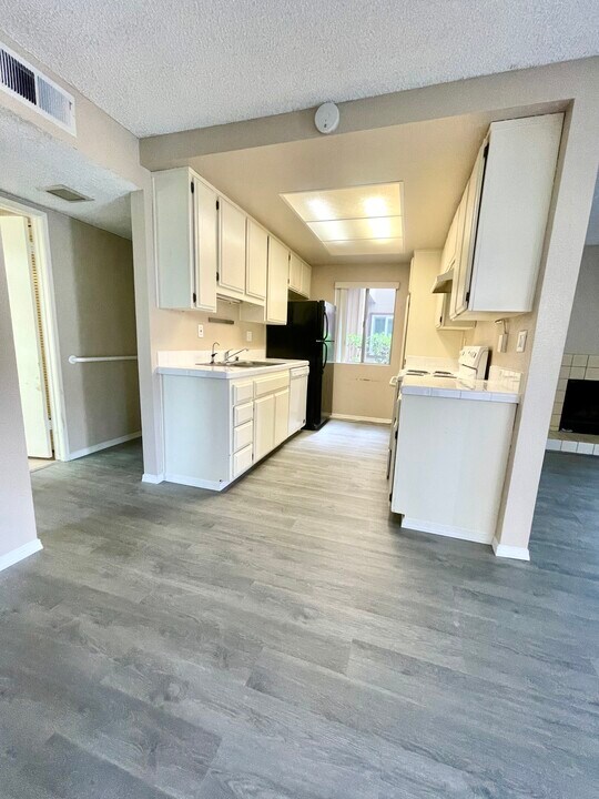 6560 College Grove Dr, Unit CGV 77 in San Diego, CA - Building Photo