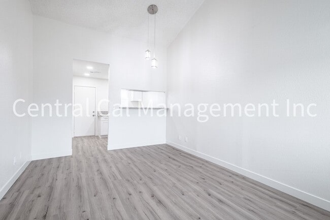 1244 Virginia Ave in Bakersfield, CA - Building Photo - Building Photo