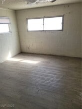 301 Lance Ave in North Las Vegas, NV - Building Photo - Building Photo