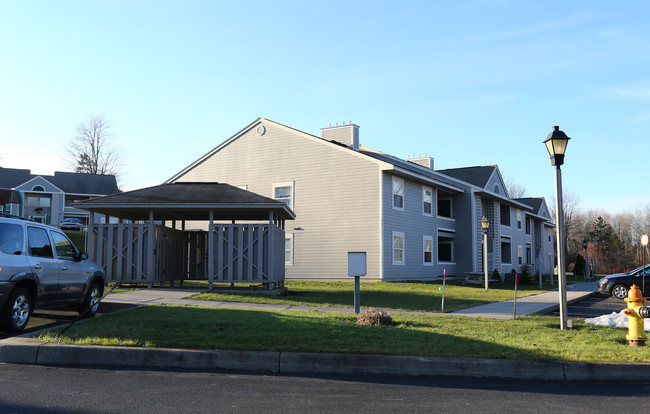 Austin Court in Phoenix, NY - Foto de edificio - Building Photo