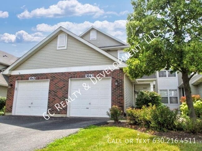 property at 3043 Kentshire Cir