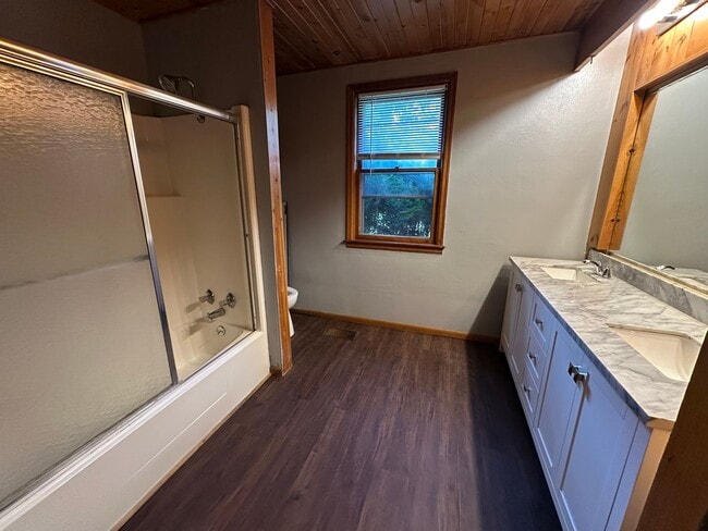 property at 2540 S Edgewood Dr