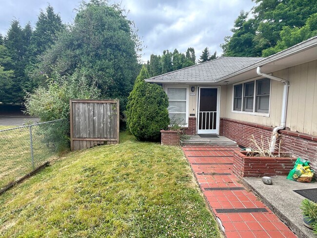 2251-2255-2255 SE 70th Ave in Portland, OR - Building Photo - Building Photo