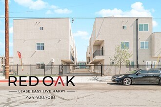 11956 1/2 Vanowen St in Los Angeles, CA - Building Photo - Building Photo