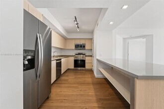 1500 Bay Rd, Unit M-1226 in Miami Beach, FL - Building Photo - Building Photo
