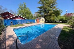 4 Hillcrest Ave, Unit Guest House in Oaklyn, NJ - Building Photo