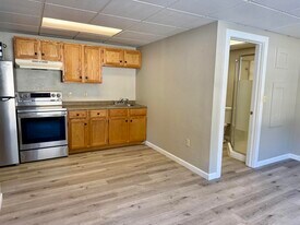 4 Commerce St in Hill, NH - Building Photo