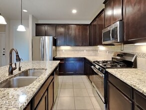 9627 Bricewood Oak in San Antonio, TX - Foto de edificio - Building Photo
