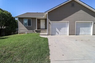 1104 W Clyde St in Andover, KS - Building Photo