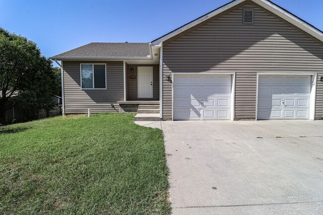 property at 1104 W Clyde St