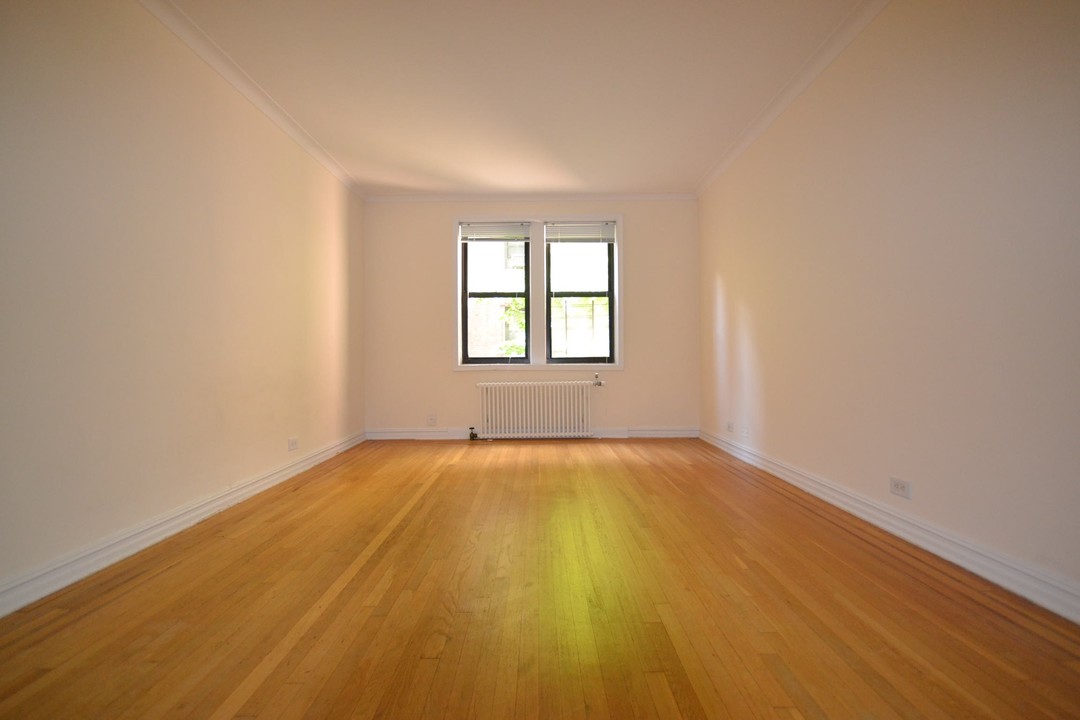 43-24 43rd St in Queens, NY - Building Photo