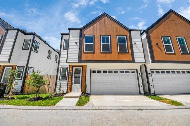 9004 Orange Spg Dr in Houston, TX - Building Photo - Building Photo