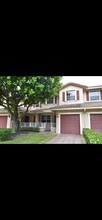 3240 Fairway Cir in Davie, FL - Foto de edificio - Building Photo
