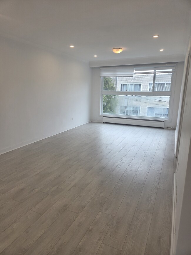 property at 5706 Lockwood Av