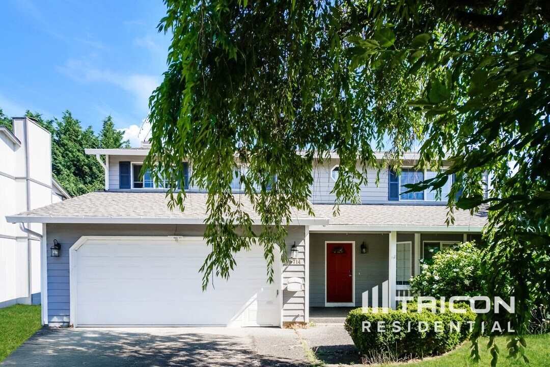15714 NE 42nd St in Vancouver, WA - Building Photo