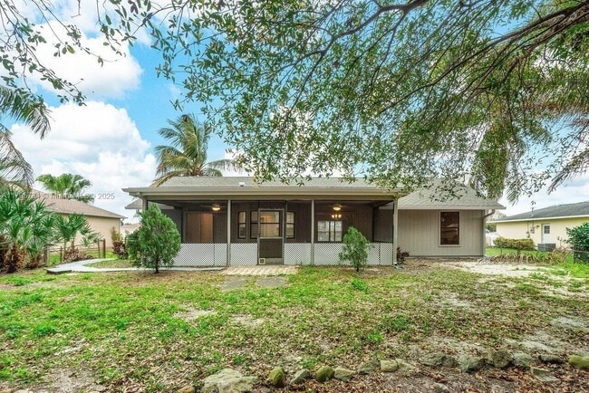 106 SW Airview Ave in Port St. Lucie, FL - Building Photo - Building Photo