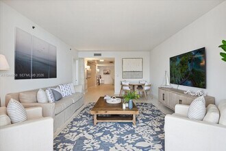 791 Crandon Blvd, Unit 1501 in Key Biscayne, FL - Foto de edificio - Building Photo