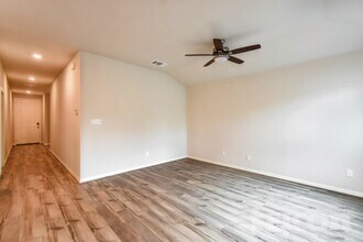 13523 Emerson Wy in Saint Hedwig, TX - Foto de edificio - Building Photo