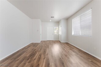 8729 Shady Pines Dr in Las Vegas, NV - Building Photo - Building Photo
