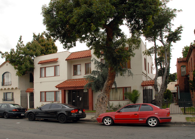 2067 Cedar Ave in Long Beach, CA - Building Photo - Building Photo