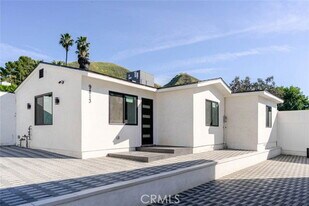 9813 Foothill Blvd in Los Angeles, CA - Building Photo