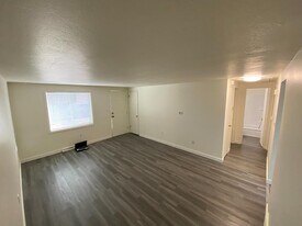 7655 W 61st Ave in Arvada, CO - Building Photo