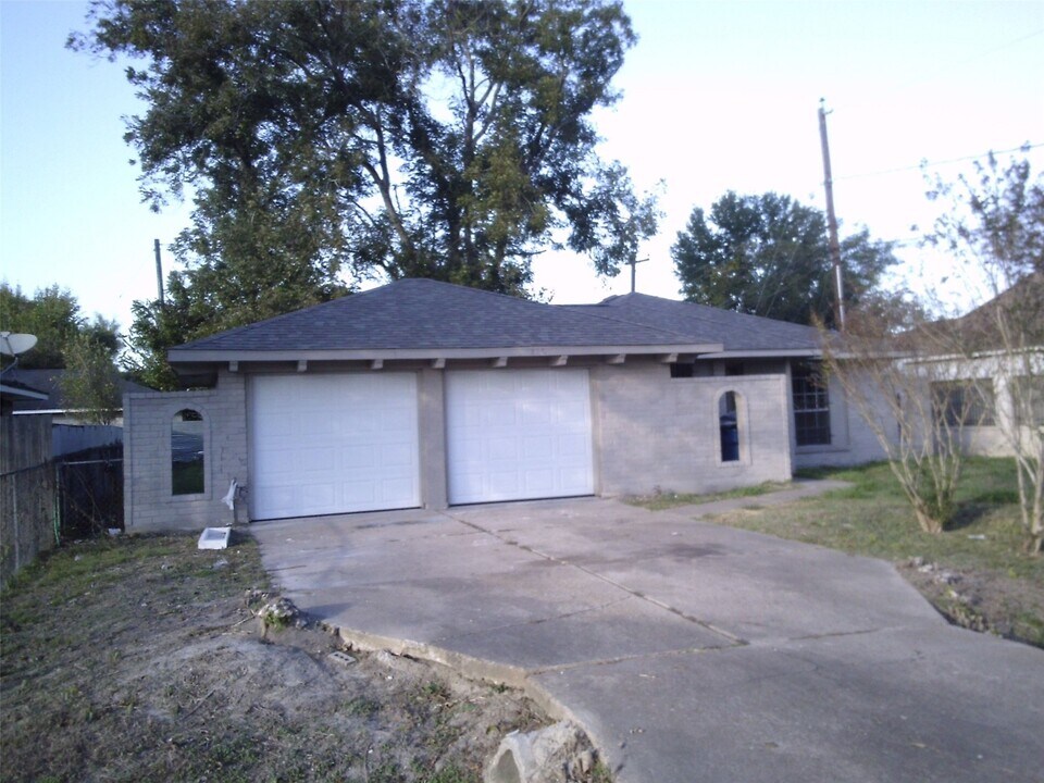 11642 Harrow St in Houston, TX - Building Photo
