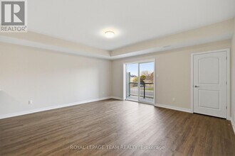 3284 Greenbank Rd in Ottawa, ON - Building Photo - Building Photo