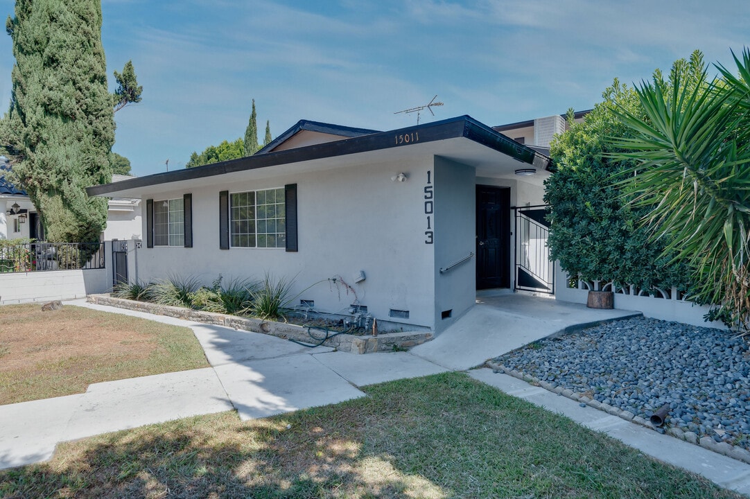15013 Hartsook St, Unit Main House in Sherman Oaks, CA - Foto de edificio