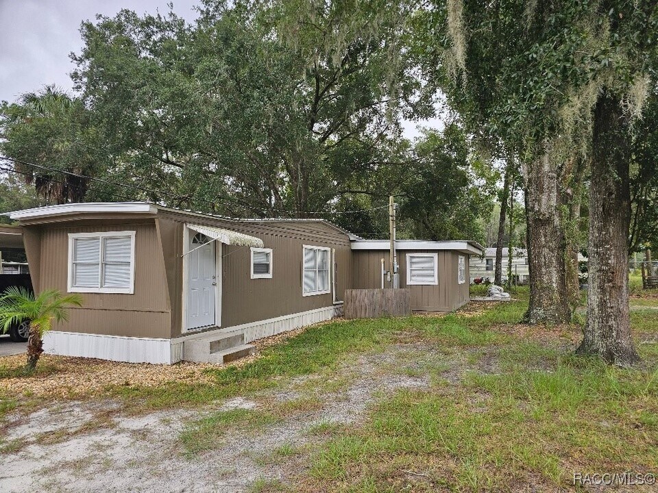 6890 W Homosassa Trail in Homosassa, FL - Building Photo