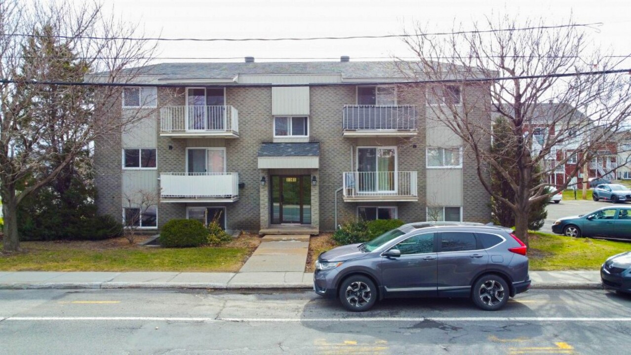 1161 Denault Rue in Chambly, QC - Building Photo