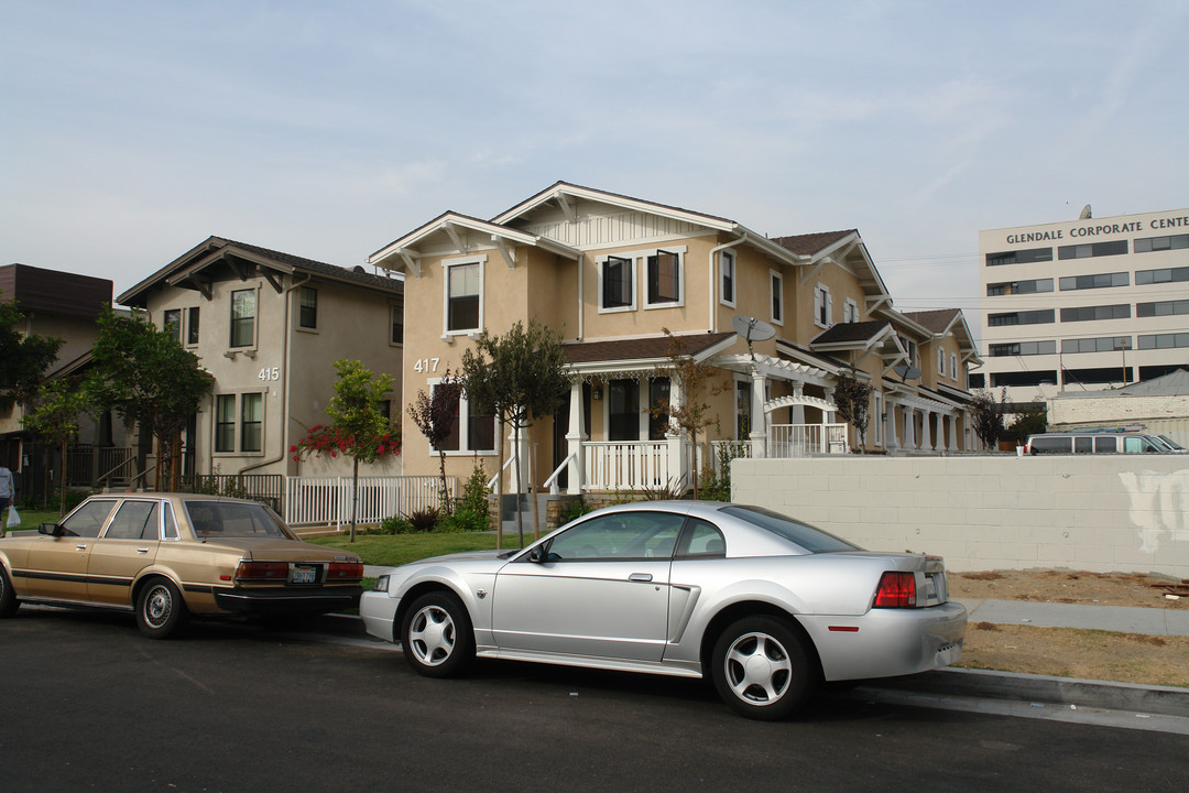 417 E Elk Ave in Glendale, CA - Building Photo